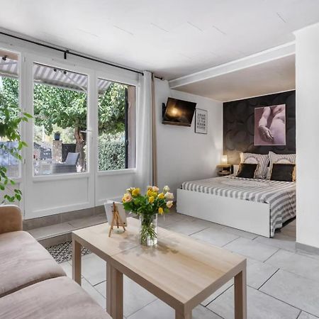 Studio Villa Nui Cuers Bagian luar foto