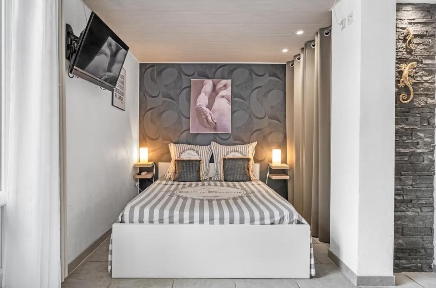 Studio Villa Nui Cuers Bagian luar foto