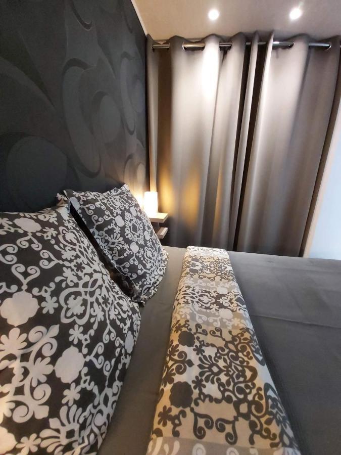 Studio Villa Nui Cuers Bagian luar foto